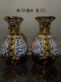 元代 鎏金青花广口瓶，画工精细，底部磨损自然，品相完整。