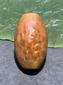 精美亚光鱼籽纹风化纹战国红玛瑙手工雕刻悟字勒子一颗！