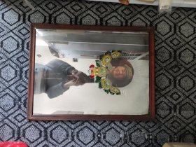 毛主席头像玻璃镜画（五朵金葵花衬托下面是忠字）