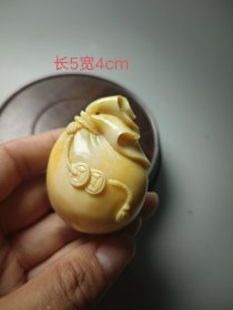 乡下收的清代白蜜蜡钱袋挂件