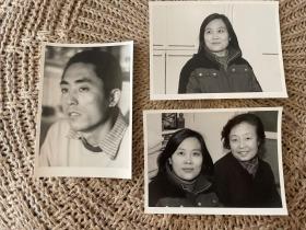 著名摄影家、四月影会、星星画会成员 陈凡（陈又川）早期摄影作品 著名导演 “第五代”代表人物 张艺谋及前妻肖化及岳母 黑白照片 3张