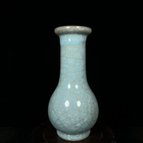 宋官窑冰裂纹瓶，高23直径10.5cm