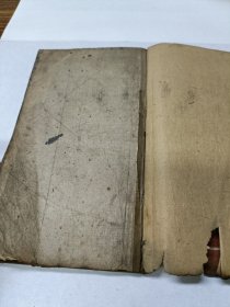 明刻本命理名作【鼎镌钦天监戈先生校定子平渊海大全】存1册卷1卷2卷3。此书由宋代徐升据李虚中、徐子平等先师论命成果而编著,是八字命理学的权威著作,也是八字算命术必习的经典名著。此书为胡文焕校定本,胡文焕乃明末刻书名家,版本罕见明刻无鱼尾本