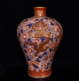 清乾隆矾红描金浮雕龙纹梅瓶尺寸48*35厘米
