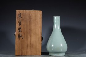 旧藏南宋   官窑粉青釉胆瓶