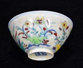 明成化斗彩蝶恋花纹斗笠碗4.5*9厘米