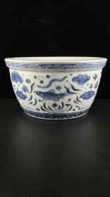明代青花鱼草纹饰聚宝盆，高13.6cm，口径26cm