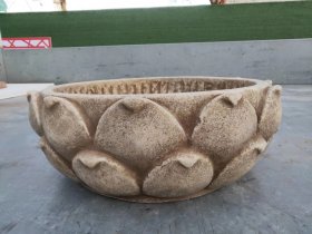 清代汉白玉莲花盆 包浆老辣，样式精美，品相如图