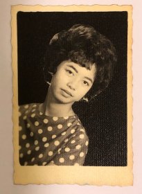 50-60年代初烫发美女签赠老照片