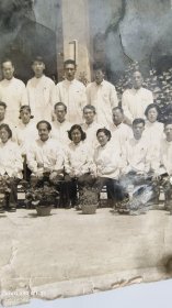 1959年全国烈军属残废军人积极分子代表与大会餐厅工作人员合影