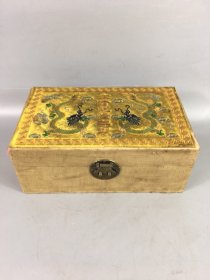 老刺绣盒装银鎏金元宝。重1833克