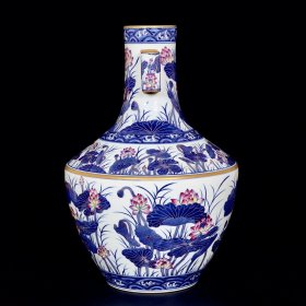 清乾隆珐琅彩青花描金荷花纹贯耳瓶38/26厘米