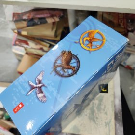 The Hunger Games Trilogy Box Set (Books 1-3) 饥饿游戏套装（平装）