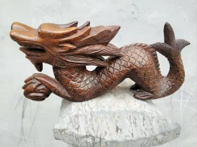 民国时期老红木雕威龙摆件，纯手工雕刻，整木独雕，威武霸气，龙目不怒自威，寓意吉祥，镇宅避邪，保真包老！