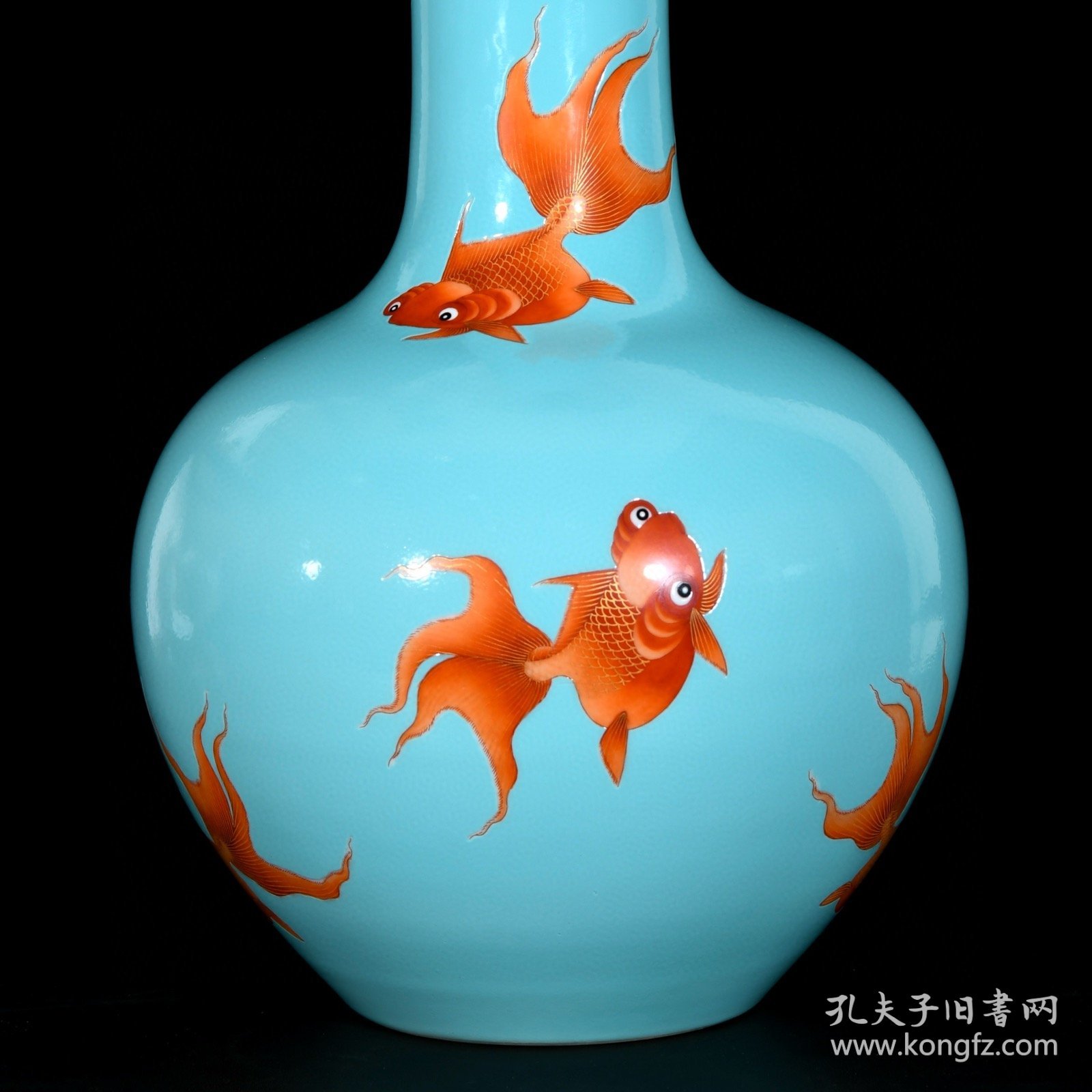 清慎德堂松石绿矾红描金金玉满堂纹天球瓶；37x25厘米