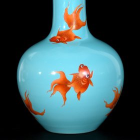 清慎德堂松石绿矾红描金金玉满堂纹天球瓶；37x25厘米