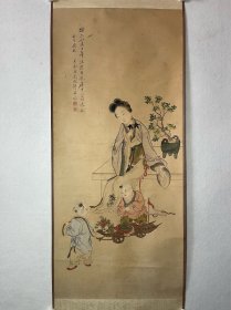 改琦
93*42cm，原裱立轴
改琦（1773年—1828年），字伯韫，号香白，又号七芗、玉壶山人、玉壶外史、玉壶仙叟等。回族，先世本西域人，松江（今上海市）人，清代画家。宗法华喦，喜用兰叶描，仕女衣纹细秀，树石背景简逸，造型纤细，敷色清雅，创立了仕女画新的体格，时人称为“改派”。