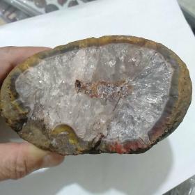 天然矿石“水晶石”一块。