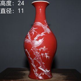 大清雍正年制红釉纯手绘花鸟纹观赏瓶。 高度：24厘米直径：11厘米
