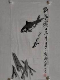 保真书画，甄齐《有余图》纸本画心，尺寸：70*34甄齐。 中国曲艺家协会干部， 北京周末相声俱乐部相声演员。现为 中国书画家联谊会会员，中直机关书画家协会会员，中国画画虎艺术研究院常务理事，中直机关青联委员，师承胡爽庵弟子 王墨臣，后又经 姚少华、高歌、蓝犁、徐健、 李嘉存等名家指点