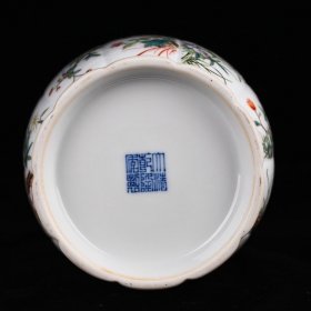 乾隆粉彩花卉草虫纹双耳瓶 38*21