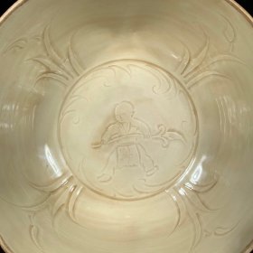 宋定窑刻童子纹葵口碗，高8直径18.5cm，