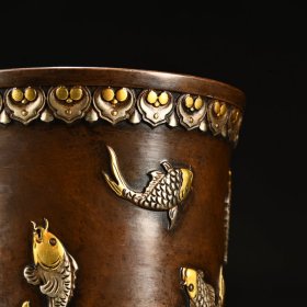 铜鎏金年年有鱼笔筒