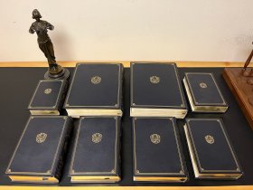 《牛津英语词典》The Oxford English Dictionary 牛津大学出版社成立500周年特别纪念版，富兰克林Franklin Library出版社联名精装特辑，真皮真丝真金，最大开本尺寸31X25，总重近38斤，限量编号2217 / 7500。 整套皮质完好无损，书口略有受潮掉金，低出（不含书架）。