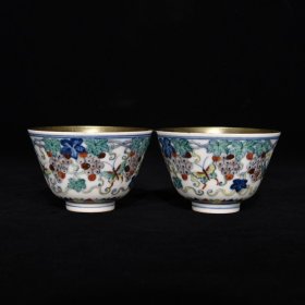 明成化斗彩鎏金葡萄纹杯，5×7.5
