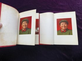 中国人民解放军零二四五部队赠纪念册.笔记本.日记本。2本一对合售。（好品。50开，袖珍版，未使用，空白本。内有2页彩色照片，6页立体的提词语录。一个老军人家的压箱底货。年代久远自然黄旧，品相如图自定，品相要求苛刻者请绕道。）