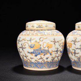 明成化蓝彩描金飞象纹夜光罐（萬贵妃铭文） 高14.8厘米 宽15厘米