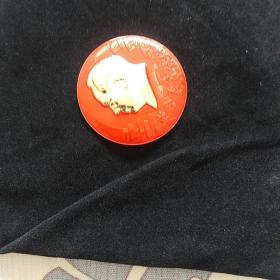 毛主席像章，革命委员会好 背面  热烈欢呼全国山河一片红1968.9.5  照相反光 深浅不一请结合各角度照片综合看图