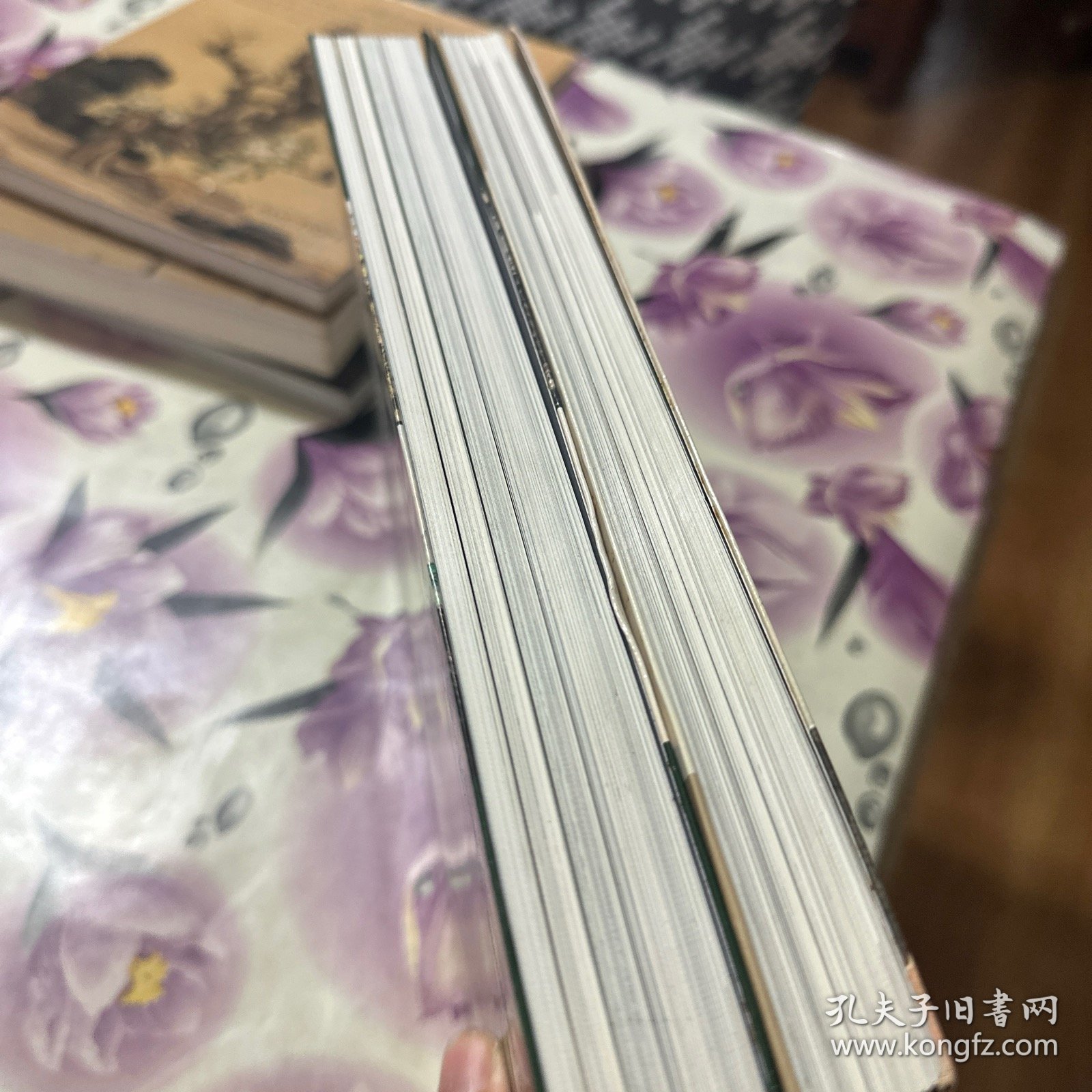 点击查看原图 2014北京保利春季拍卖会 中国近现代书画夜场(一)、(二)向六位大师致敬-- 张大千、徐悲鸿、陆俨少、黄胄、谢雅柳、陈佩秋(软精装)厚册,2本全