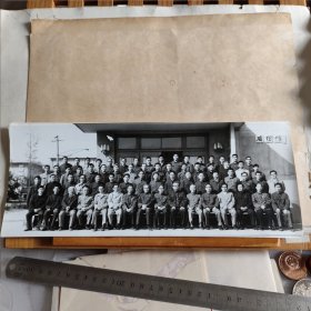 老照片 ： 河海大学部分教职员工留影（八十年代）[30厘米x12厘米]