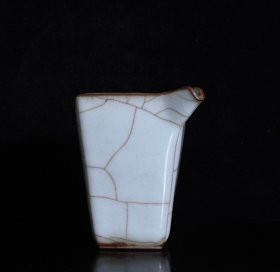 日本回流瓷官窑杯，高10.5×11厘米