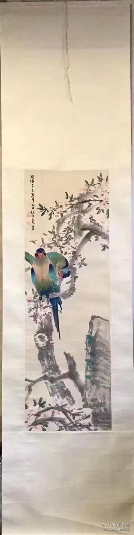 任预任立凡..桃花鹦鹉立轴..33/100厘米