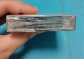 【磁带】张洪量 全世界只有你不知道(未拆封，上端一角有破裂)〈所有音像制品，版本自鉴！！！！由于属于特殊可复制性商品，不接受任何原因的退换，不，退，不，换!试听可以正常播放，请看好图片下单，播放器不同，播出的声音不同，不保音质! 〉