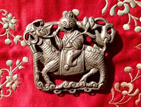 清末麒麟送子老银饰