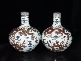 明代永乐青花釉里红描金五龙纹天球瓶一对