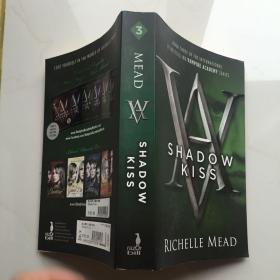 英文原版  Shadow Kiss (Vampire Academy, Book 3) 暗影之吻（吸血鬼学院，第 3 册）