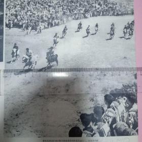 60年代，贵州威宁彝族回族苗族自治县各族社员在赛马。