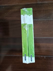 飘美国文学的畅销神话，凄婉动人的爱情传奇，被誉为“人类爱情的绝唱”，被列为世界十大小说名著之一，电影《乱世佳人》风靡全球