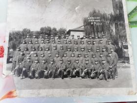 老照片   1976年太原警备区五连干部战士分别留念