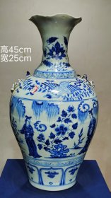 精工细作满工通景人物故事纹刻瓷螭龙贯耳瓣口赏瓶。