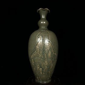 宋越窑刻菩萨图花口瓶，高41直径16cm