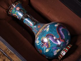 景泰蓝葫芦龙凤花瓶 工艺精湛 器型精美 配老铜官箱 重4835克 高43厘米 直径20厘米