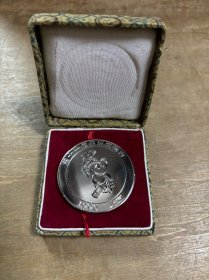 第十一届亚运会纪念章有原盒