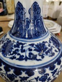 大清乾隆年制青花瓷花瓶，高度约31cm