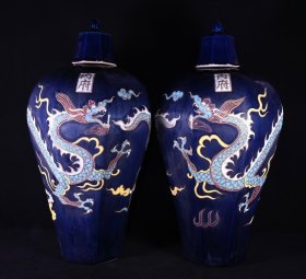 元内府款祭蓝釉五彩龙纹八棱梅瓶，高59×30厘米