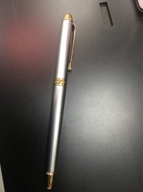 英雄钢笔全新未使用